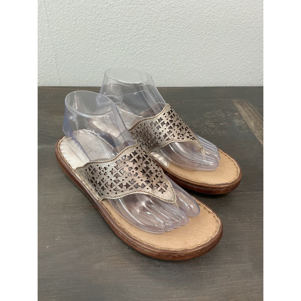 Born Metallic Gold Leather Laser Cut Thong Sandals Comfort Flip Flops Size 8